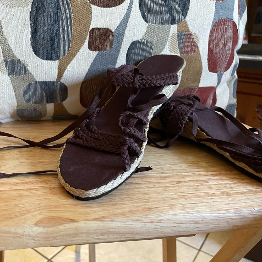 NWOT Nicaraguan Wedge Brown Sandals- Made in Nicaragua - Size 8